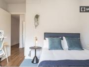 Se alquila habitación en piso de 4 habitaciones en Sant...