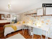 Se alquila habitación en piso de 4 habitaciones en Santutxu
