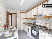 Se alquila habitación en piso de 4 habitaciones en Santutxu