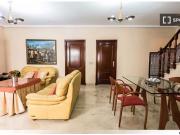 Se alquila habitación en piso de 4 habitaciones en Sevilla