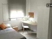 Se alquila habitación en piso de 4 habitaciones en Sevilla