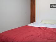 Se alquila habitación en piso de 4 habitaciones en...