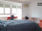 Se alquila habitación en piso de 4 habitaciones en...