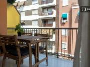 Se alquila habitación en piso de 4 habitaciones en Valencia