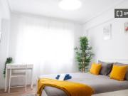 Se alquila habitación en piso de 4 habitaciones en Valencia Se alquila habitación en piso de 4 habitaciones en Valencia