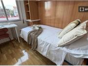 Se alquila habitación en piso de 4 habitaciones en Villa...