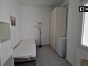 Se alquila habitación en piso de 4 habitaciones en Zaragoza