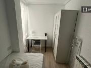 Se alquila habitación en piso de 4 habitaciones en Zaragoza