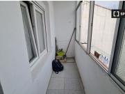 Se alquila habitación en piso de 4 habitaciones en Zaragoza