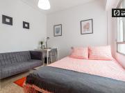 Se alquila habitación en piso de 5 dormitorios en...