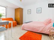 Se alquila habitación en piso de 5 dormitorios en... Se alquila habitación en piso de 5 dormitorios en...