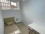 Se alquila habitación en piso de 5 dormitorios en...