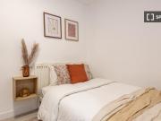 Se alquila habitación en piso compartido de 5...