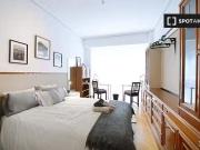 Se alquila habitación en piso de 5 dormitorios en...