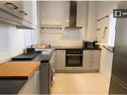 Se alquila habitación en piso de 5 dormitorios en Dreta... Se alquila habitación en piso de 5 dormitorios en Dreta...