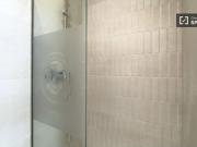 Se alquila habitación en piso de 5 dormitorios en Eixample