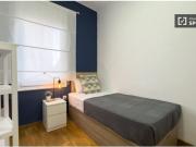 Se alquila habitación en piso de 5 dormitorios en Eixample