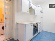 Se alquila habitación en piso de 5 dormitorios en Eixample