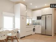 Se alquila habitación en piso de 5 dormitorios en...