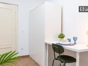 Habitación en piso de 5 habitaciones en alquiler en...