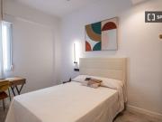 Se alquila habitación en piso de 5 dormitorios en Valencia