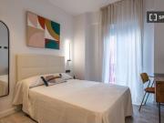 Se alquila habitación en piso de 5 dormitorios en Valencia