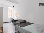 Se alquila habitación en piso de 5 dormitorios en Valencia