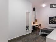 Se alquila habitación en piso de 5 dormitorios en Valencia
