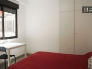 Se alquila habitación en piso de 5 dormitorios en Valencia