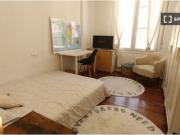 Se alquila habitación en piso de 5 habitaciones en...