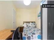 Se alquila habitación en piso de 5 habitaciones en...