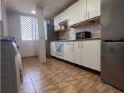 Se alquila habitación en piso de 5 habitaciones en...