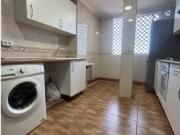 Se alquila habitación en piso de 5 habitaciones en...