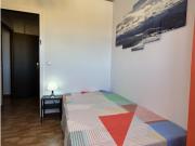 Se alquila habitación en piso de 5 habitaciones en...