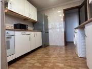 Se alquila habitación en piso de 5 habitaciones en...