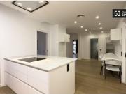 Se alquila habitación en piso de 5 habitaciones en Barcelona