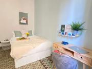 Se alquila habitación en piso de 5 habitaciones en Barcelona