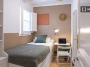 Se alquila habitación en piso de 5 habitaciones en Barcelona