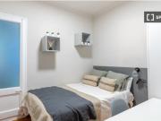 Se alquila habitación en piso de 5 habitaciones en Barcelona