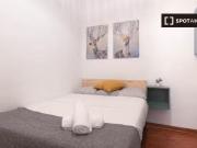 Se alquila habitación en piso de 5 habitaciones en Barcelona