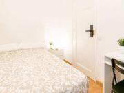 Se alquila habitación en piso de 5 habitaciones en Barcelona