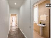 Se alquila habitación en piso de 5 habitaciones en Barcelona