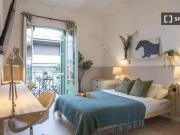 Se alquila habitación en piso de 5 habitaciones en Barcelona