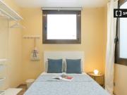 Se alquila habitación en piso de 5 habitaciones en Barcelona
