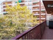 Se alquila habitación en piso de 5 habitaciones en Barcelona