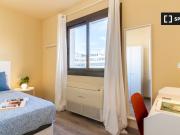 Se alquila habitación en piso de 5 habitaciones en Barcelona