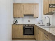 Se alquila habitación en piso de 5 habitaciones en Barcelona