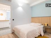 Se alquila habitación en piso de 5 habitaciones en Barcelona