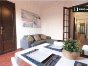Se alquila habitación en piso de 5 habitaciones en Barcelona