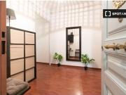 Se alquila habitación en piso de 5 habitaciones en Barcelona